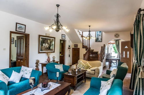 Foto 13 - Remarkable 5-bed Villa in Miliou Village Paphos