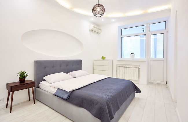 Flatsis Apartment Bazhanova 12 - Photo 1