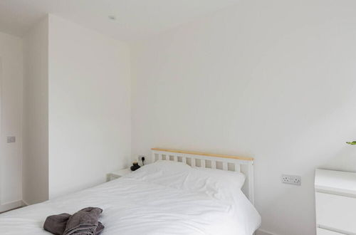 Photo 12 - Beautiful 2-bed Apartment in Wembley