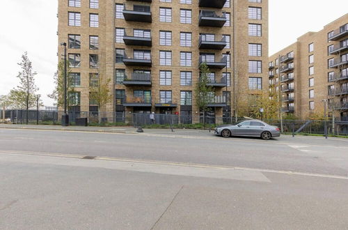 Photo 18 - Beautiful 2-bed Apartment in Wembley