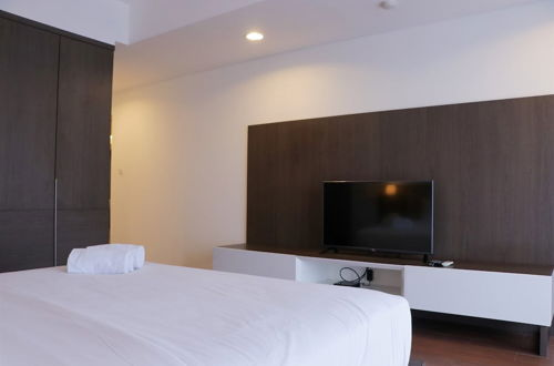 Photo 6 - Spacious And Comfort 3Br Apartment At Simprug Park Residences