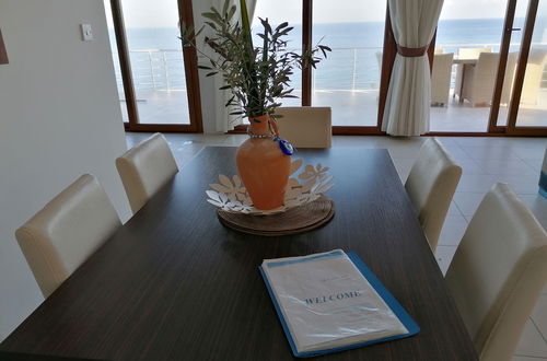 Photo 16 - Sea Cliff Villa, 4 Beds, Sleeps 2- 8, Free Wifi,