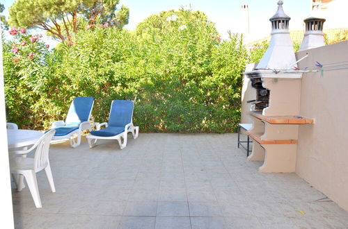 Photo 21 - Stylish and Well-equipped, Private Pool, Close to Amenities, Free AC and Wifi