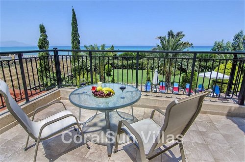 Foto 19 - Marlin Beach Front Luxury Villa - 4 Bedrooms