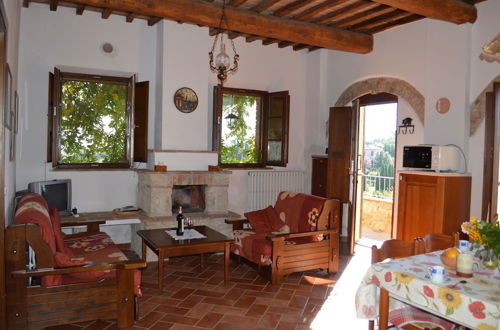 Photo 11 - Holidays in Apartment With Swimming Pool in Tuscany Siena