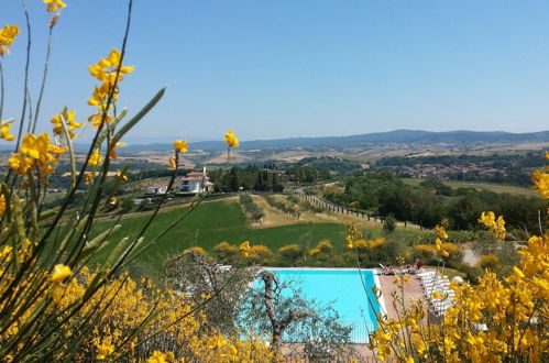 Foto 1 - Holidays in Apartment With Swimming Pool in Tuscany Siena