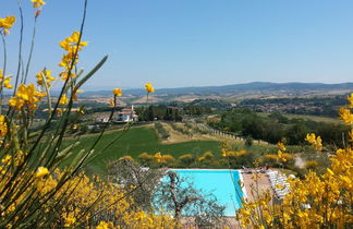 Foto 1 - Holidays in Apartment With Swimming Pool in Tuscany Siena