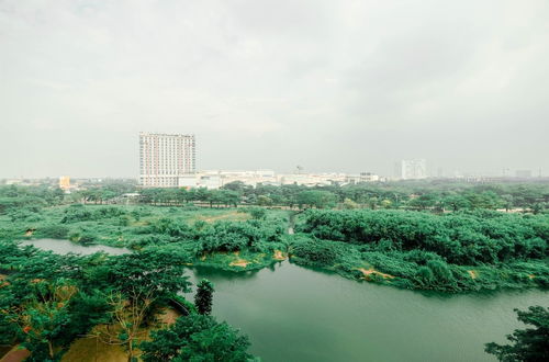 Photo 15 - Modern Studio with Great Lake View at Springlake Summarecon Apartment