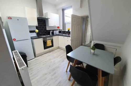 Photo 10 - Lovely 3-bed Apartment in Coventry