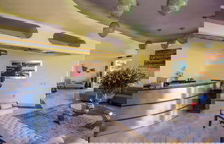 Foto 3 - Fully Staffed, Beach Frontage Luxury Villa