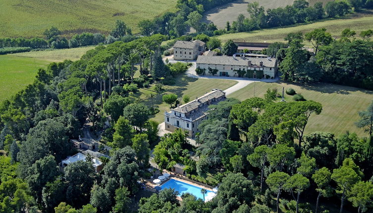 Photo 1 - Elegante Appartamento in Villa con Piscina