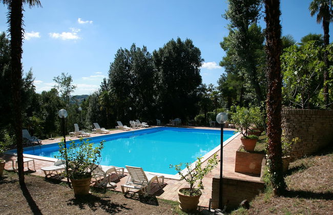 Elegante Appartamento in Villa con Piscina - Foto 18
