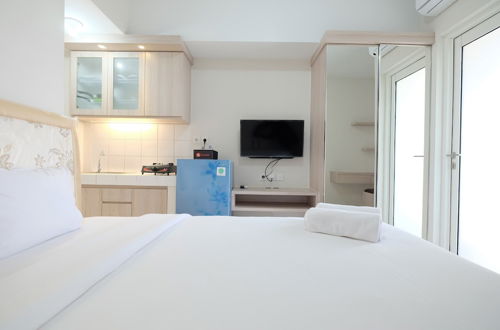 Foto 5 - Minimalist Studio Room at The Springlake Apartment Sumarecon Bekasi