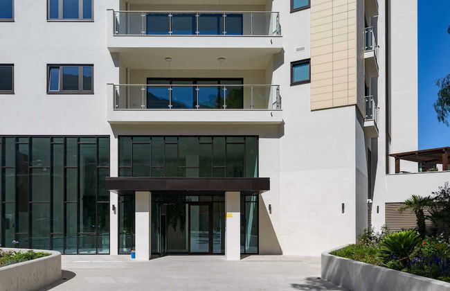 Luxury Modern Apartment With Exceptional Views! Hosted by Sweetstay - Photo 46
