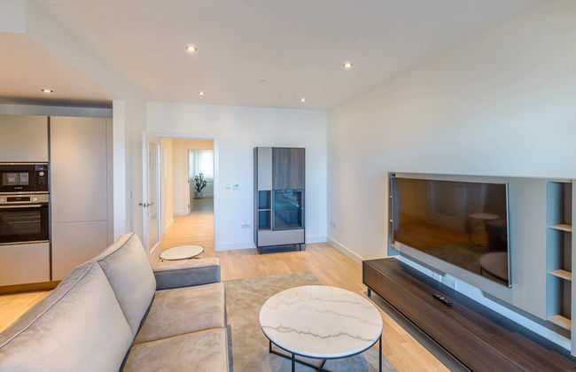 Luxury Modern Apartment With Exceptional Views! Hosted by Sweetstay - Photo 17