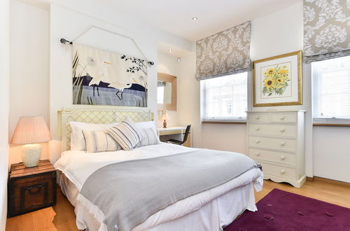 Foto 7 - JOIVY Elegant 3 Bed Apt With Rooftop Terrace In Pimlico