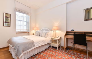 Photo 3 - Altido Elegant 3 Bed Apt With Rooftop Terrace In Pimlico