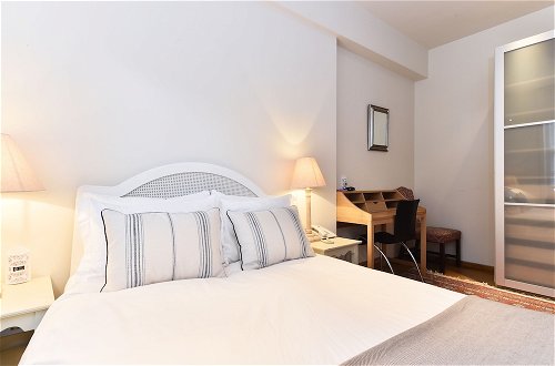 Photo 6 - Altido Elegant 3 Bed Apt With Rooftop Terrace In Pimlico