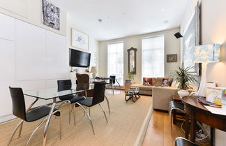 Photo 1 - JOIVY Elegant 3 Bed Apt With Rooftop Terrace In Pimlico