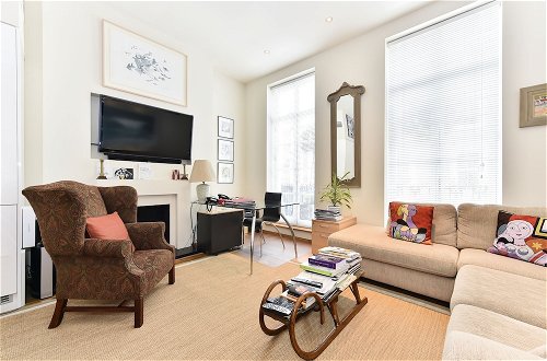 Photo 11 - Altido Elegant 3 Bed Apt With Rooftop Terrace In Pimlico