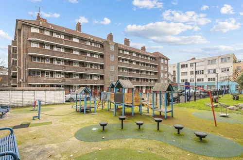 Photo 30 - Spacious 4 Bedroom Apartment in Bethnal Green