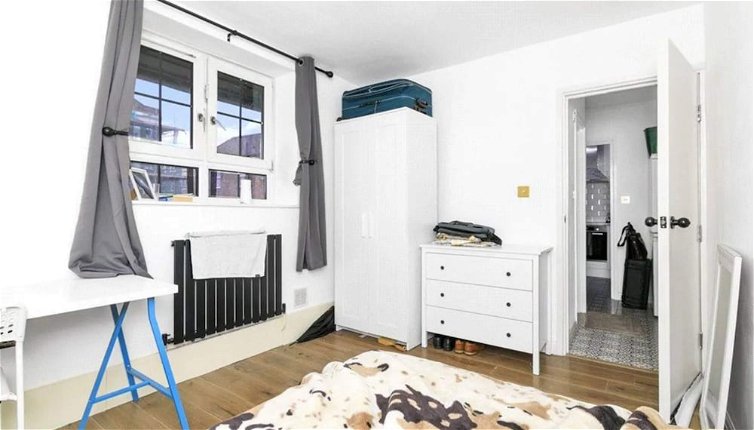 Photo 1 - Spacious 4 Bedroom Apartment in Bethnal Green