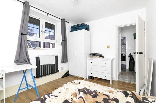 Foto 1 - Spacious 4 Bedroom Apartment in Bethnal Green