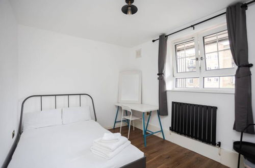 Foto 9 - Spacious 4 Bedroom Apartment in Bethnal Green