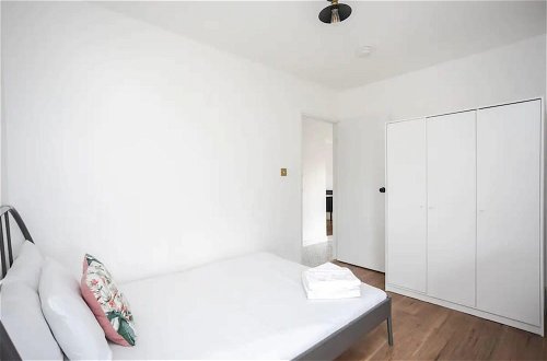 Foto 5 - Spacious 4 Bedroom Apartment in Bethnal Green