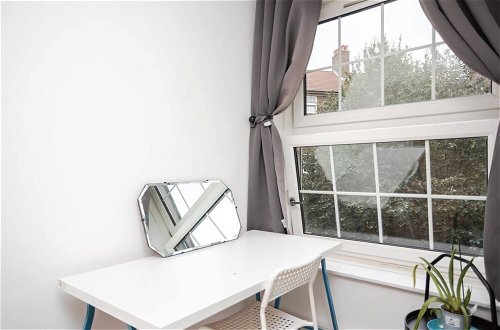 Foto 14 - Spacious 4 Bedroom Apartment in Bethnal Green