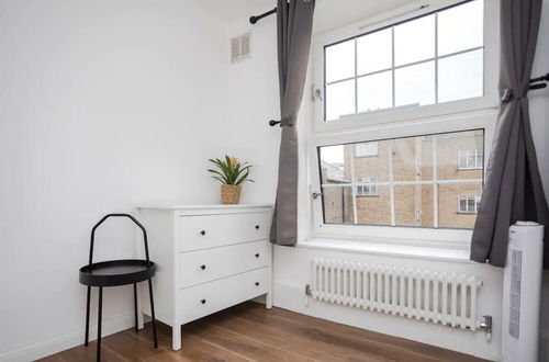 Photo 19 - Spacious 4 Bedroom Apartment in Bethnal Green