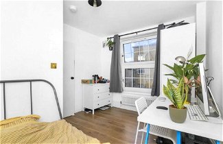 Photo 2 - Spacious 4 Bedroom Apartment in Bethnal Green