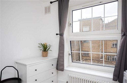 Photo 15 - Spacious 4 Bedroom Apartment in Bethnal Green