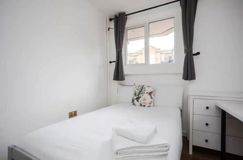 Foto 13 - Spacious 4 Bedroom Apartment in Bethnal Green