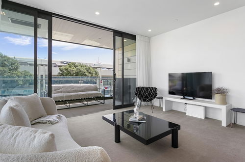 Photo 10 - Modern & elegant living Wynyard Quarter