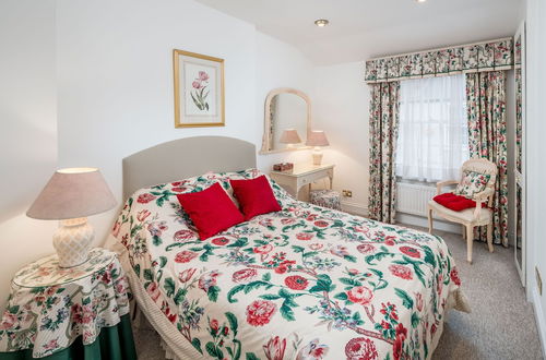 Photo 9 - Altido Fabulous 4Br House W/Terrace At The Heart Of Notting Hill