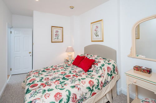 Photo 10 - Altido Fabulous 4Br House W/Terrace At The Heart Of Notting Hill