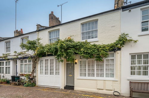 Photo 25 - Altido Fabulous 4Br House W/Terrace At The Heart Of Notting Hill