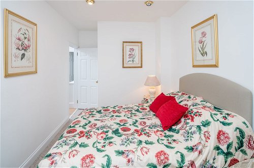 Foto 11 - Altido Fabulous 4Br House W/Terrace At The Heart Of Notting Hill