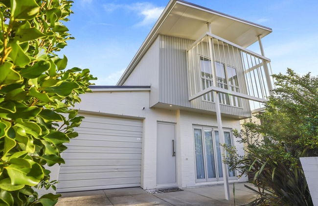 Modern 3BR Family House - Yard & Big TV - Photo 36