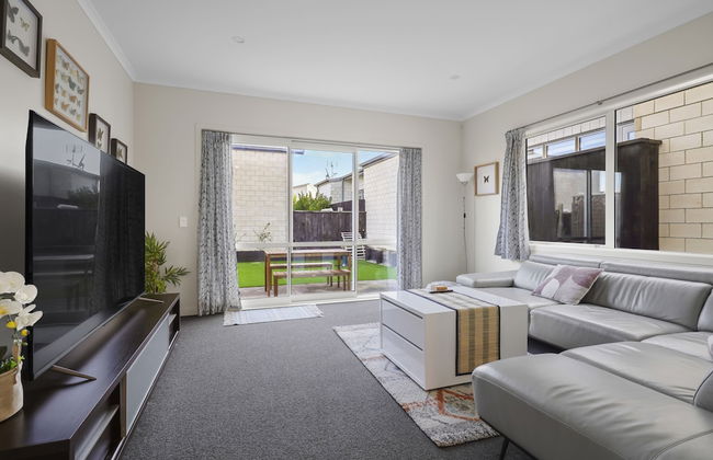 Modern 3BR Family House - Yard & Big TV - Photo 1