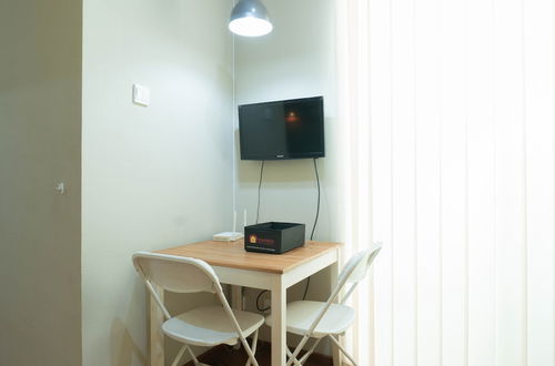 Photo 12 - Comfy 1BR at Green Central City Apartment near Glodok