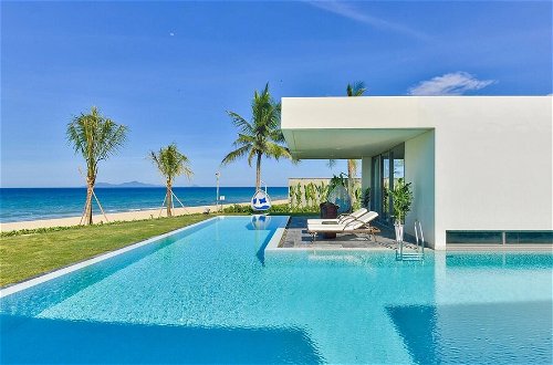 Foto 33 - Stunning Beachfront 6br Villa W Largest Pool