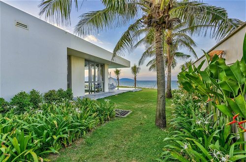 Photo 47 - Stunning Beachfront 6br Villa W Largest Pool