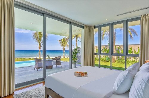Photo 3 - Stunning Beachfront 6br Villa W Largest Pool