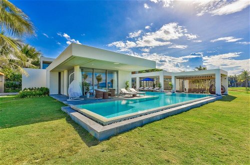 Photo 1 - Stunning Beachfront 6br Villa W Largest Pool