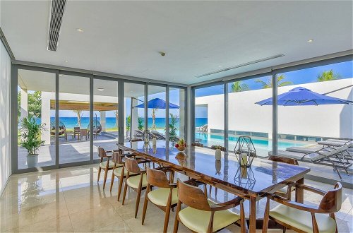 Foto 24 - Stunning Beachfront 6br Villa W Largest Pool