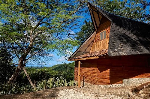 Foto 16 - Jungle House- Natural Ocean View Cabin