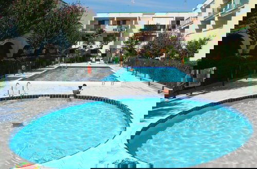 Foto 7 - Inviting and Cozy Apartment With Swimming Pool