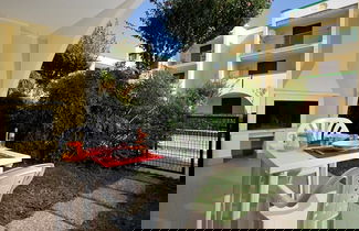Foto 1 - Flat With a Lovely Poolside Garden With bbq